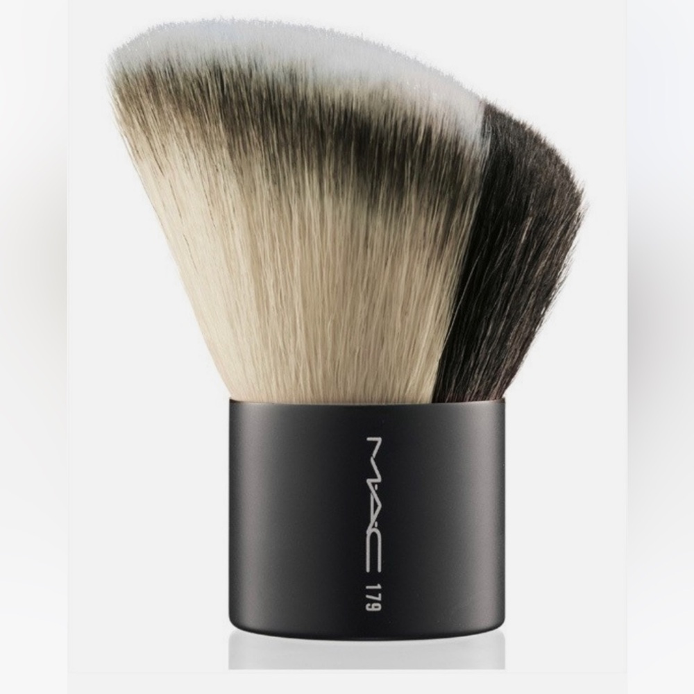 MAC COSMETICS BNIB 179 Large Angle Spilt Fiber Buffer Brush Kabuki VERY RARE